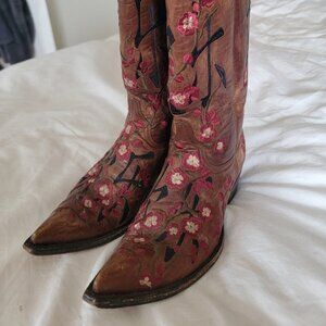 Women's cowboy boots